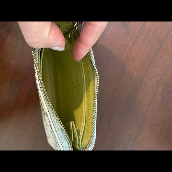 Louis Vuitton key pouch - Picture 3 of 5